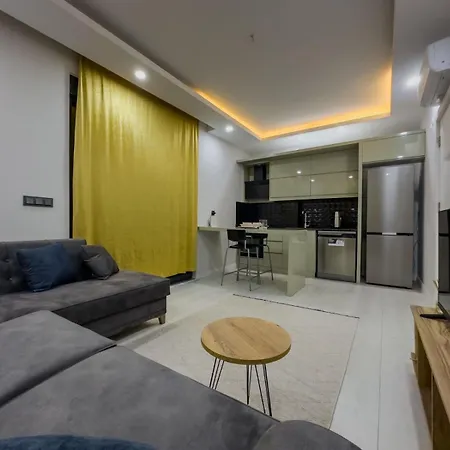 Havalimanina Yakin 1+1 Lux Apartment